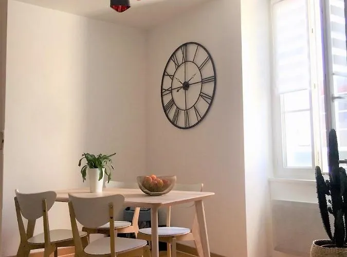 Grande La Garconniere Du Palais 3 Etoiles De Charme * 莱萨布勒-多洛讷